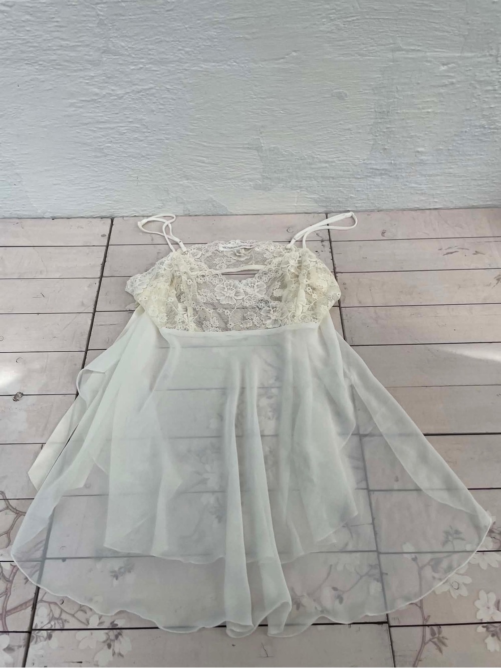 Victoria's Secret Ivory Lace & Chiffon Babydoll Chemise - Picture 4 of 9